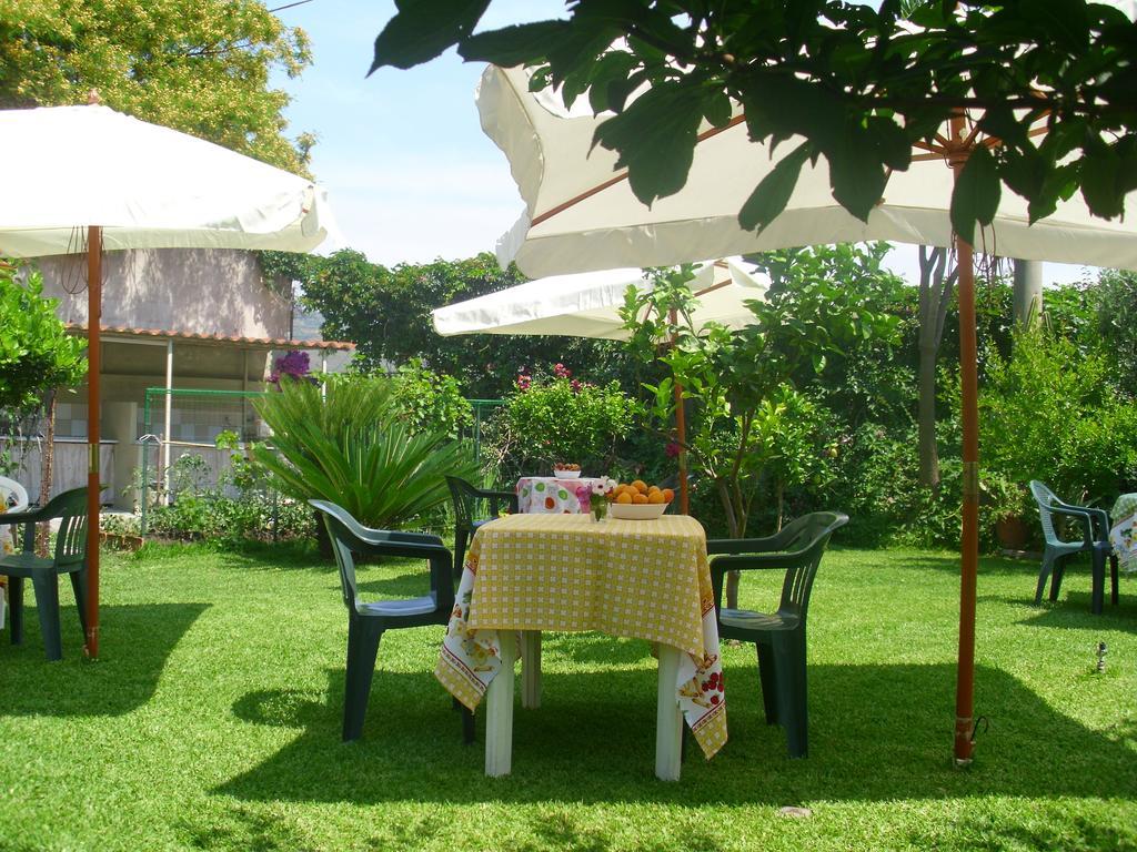 Villa Delle Vacanze Fiumefreddo di Sicilia Exterior photo