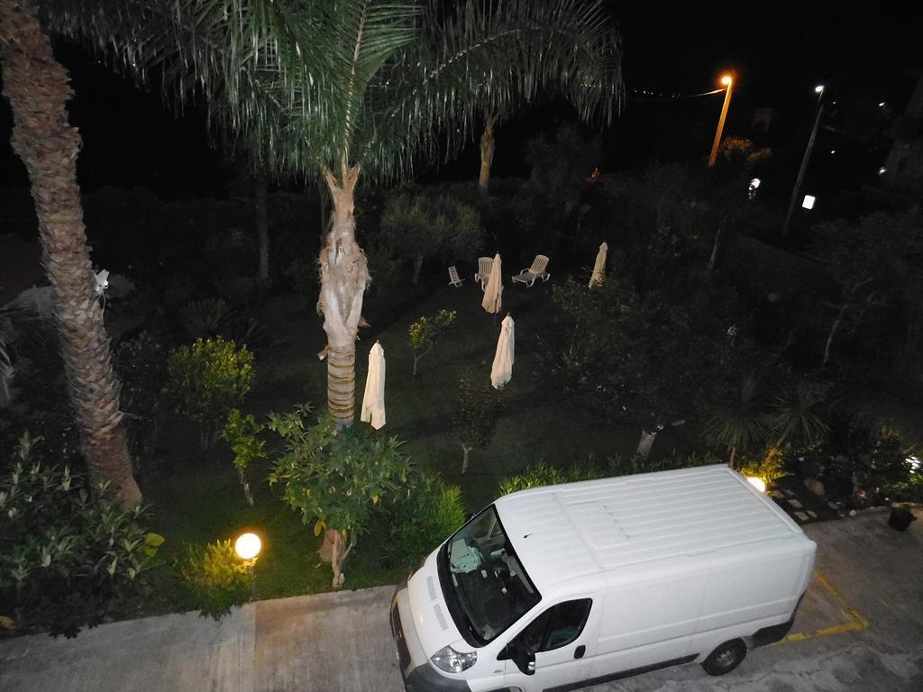 Villa Delle Vacanze Fiumefreddo di Sicilia Exterior photo